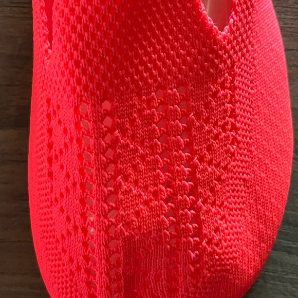 Women’s Solid Color Breathable Woven Slip On Lightweight Flat Shoes - 38 & 40 - Picture 4 of 6